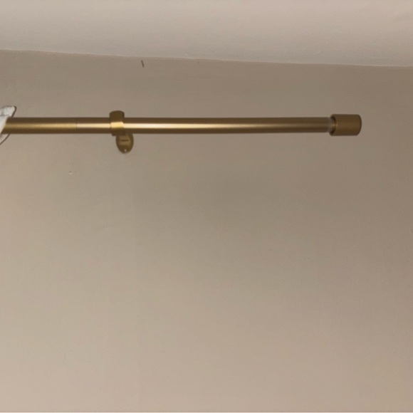 Elegant Gold Curtain Rod - Picture 2 of 3